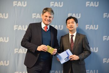 FAU学長と総領事.jpg