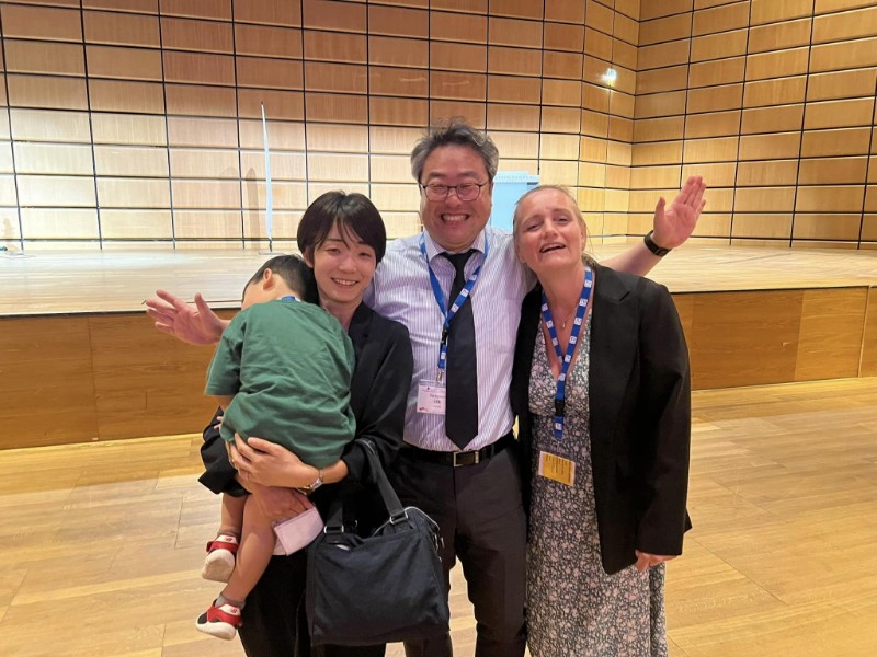 Assistant Professor Narita reuniting at an international conference (Thermec2023, Wien) with Professor Lee from the University of Toyama (center), who has been helping her since her student days, and Professor Holmestad from NTNU (right), who was in charge of accepting international students.