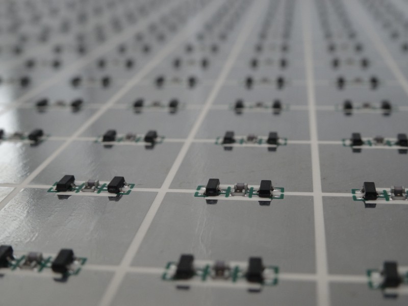 Metasurfaces: With metal arranged in a periodic pattern and circuit elements connected,
radio waves can be identified based on a new degree of freedom, “pulse width,” even at the same frequency.
