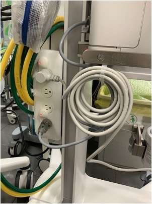 人工呼吸器にデバイスを接続.jpg
